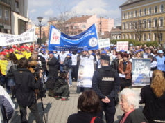 Sindicatul Nova Vita protesteaza astazi in fata Prefecturii www.paginasindicatelor.ro